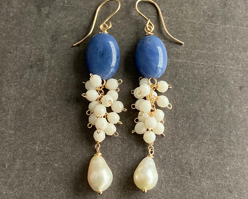 14kgf］ソーダライトの華やかしゃらしゃらピアス イヤリング コーラル