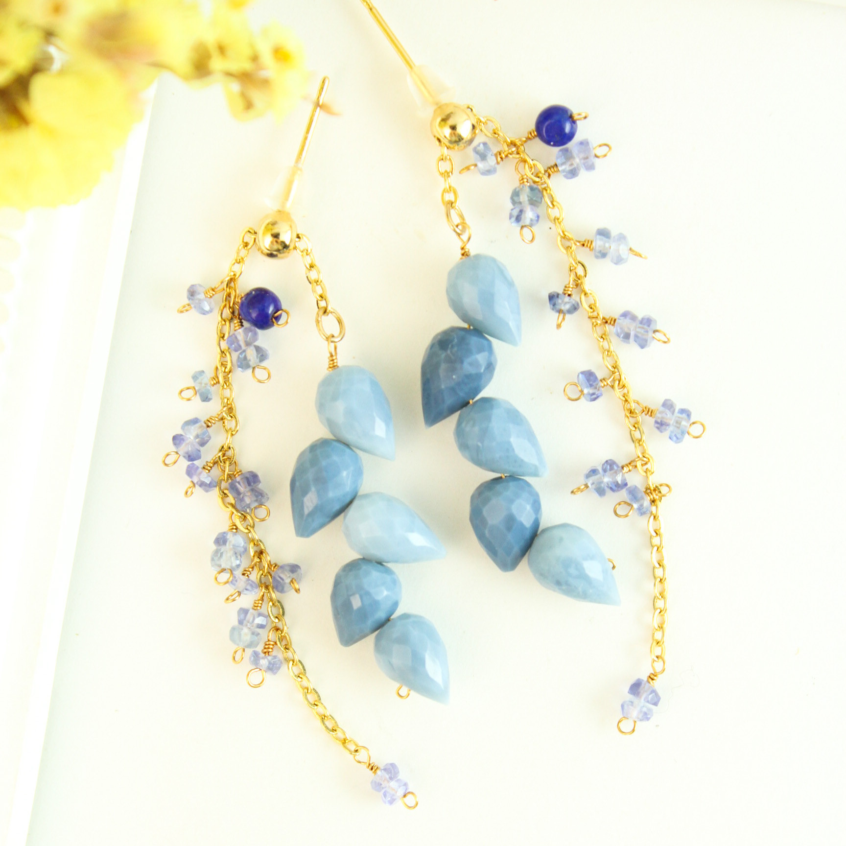 【左右長さ調整可能】ブルーオパール タンザナイト蕾 スタッドピアス