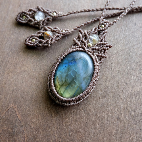 ラブラドライト・ルチルクォーツ 天然石 マクラメペンダント
