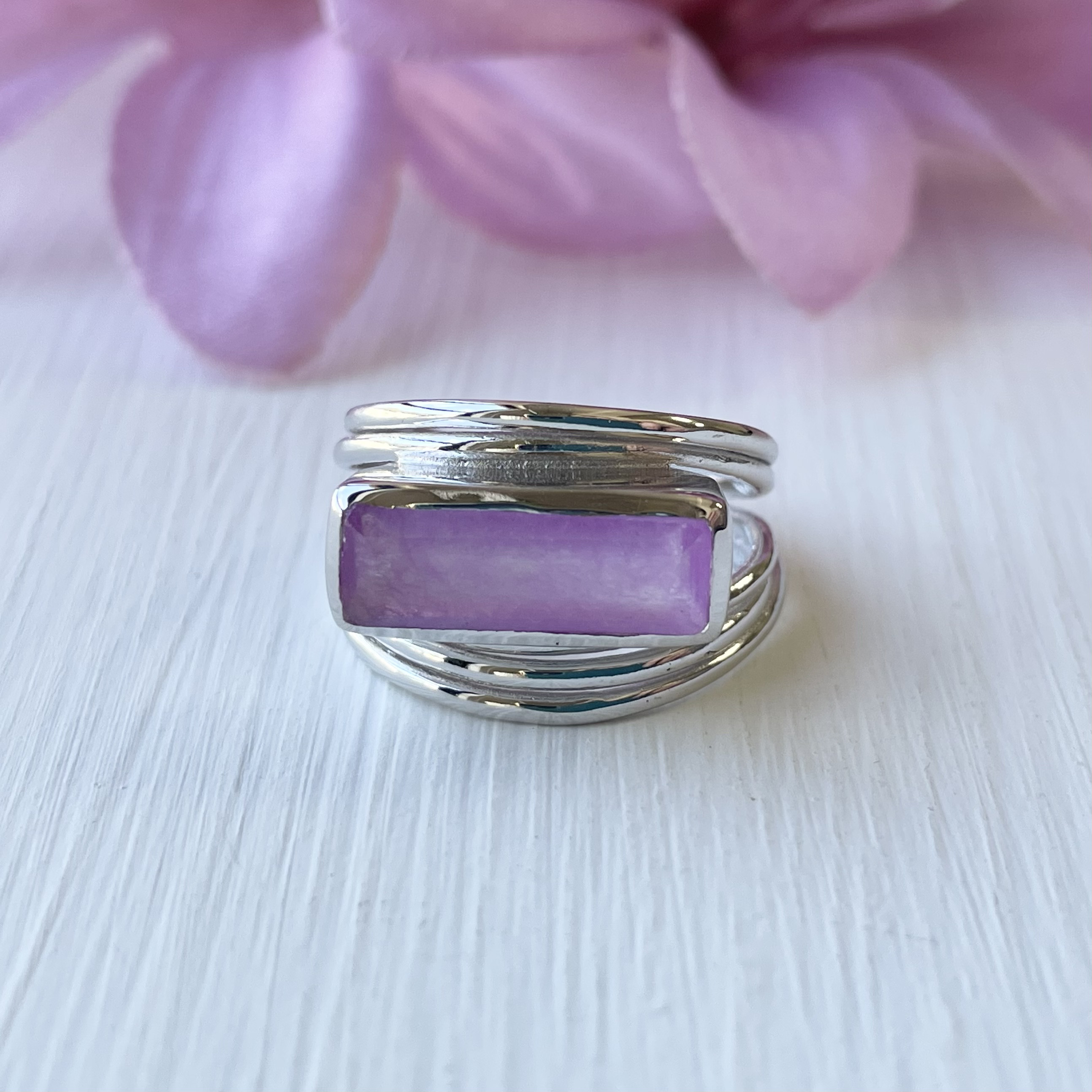 《SV925+ロジウムコーティング》天然石リング◇ラベンダークォーツ