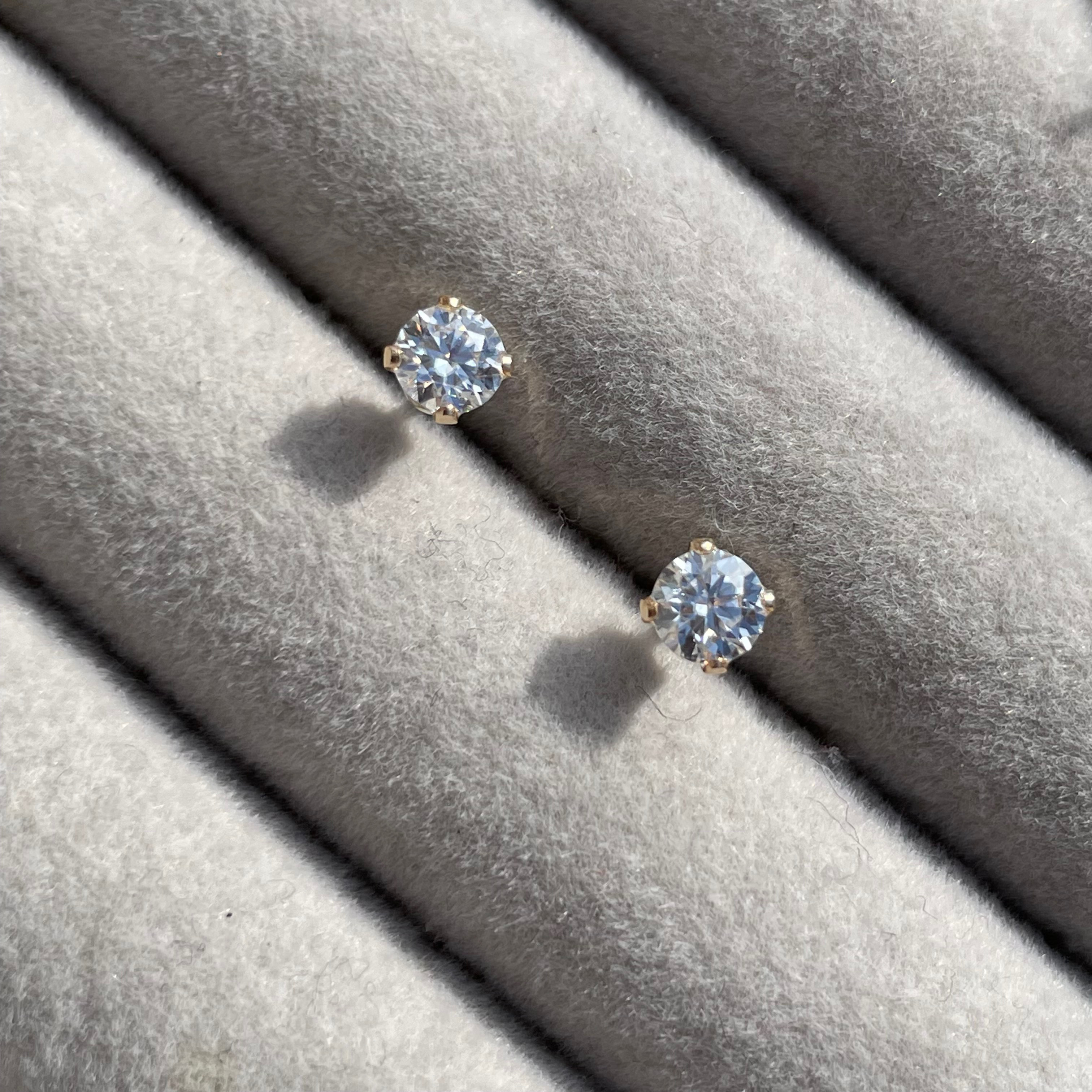 奇跡の一粒。　　moissanite ... pierce  or earring.