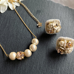 【2件套】白櫻桃珠刺繡耳環（穿孔）&amp;項鍊 第3張的照片