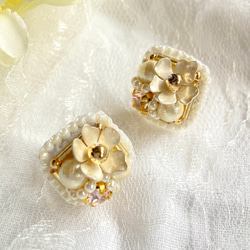 【2件套】白櫻桃珠刺繡耳環（穿孔）&amp;項鍊 第6張的照片