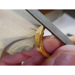 鍛造 結婚指輪 純金 24金 k24 槌目 平打ち リング 鏡面仕上げ 男性4mm 女性3mm 10枚目の画像