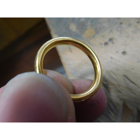 鍛造 結婚指輪 純金 24金 k24 超甲丸 リング 幅2.7mm 厚み2.4mm くすみ加工 3枚目の画像