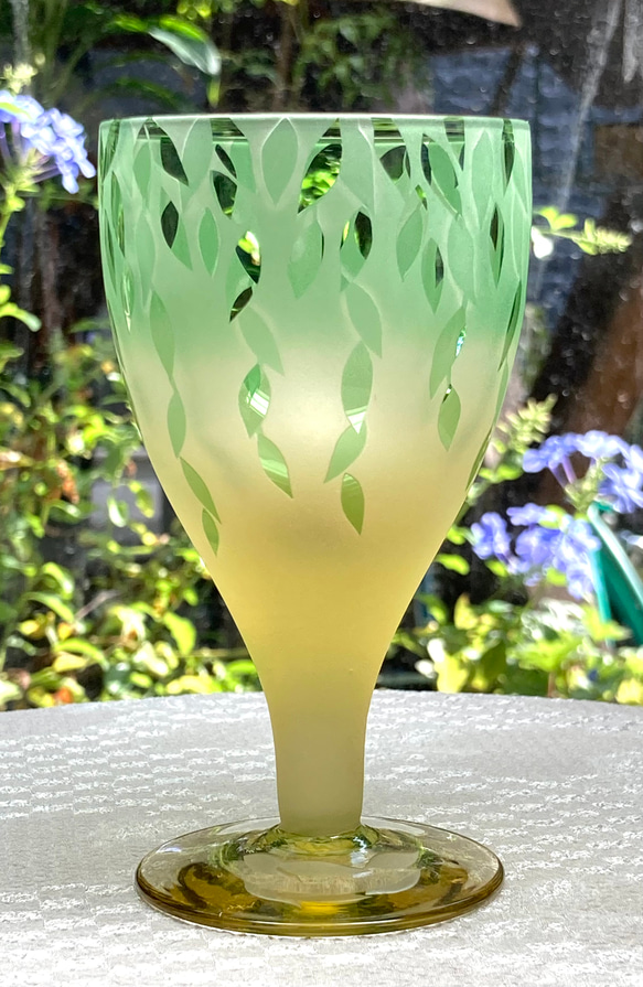 ハンギンググリーンの脚付きグラス　緑×黄（1個） 1枚目の画像