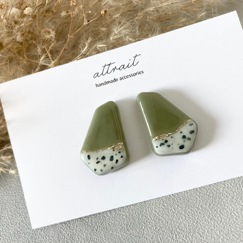 幾何学型/ダルメシアン柄レジンピアスorイヤリング/グリーン ピアス  