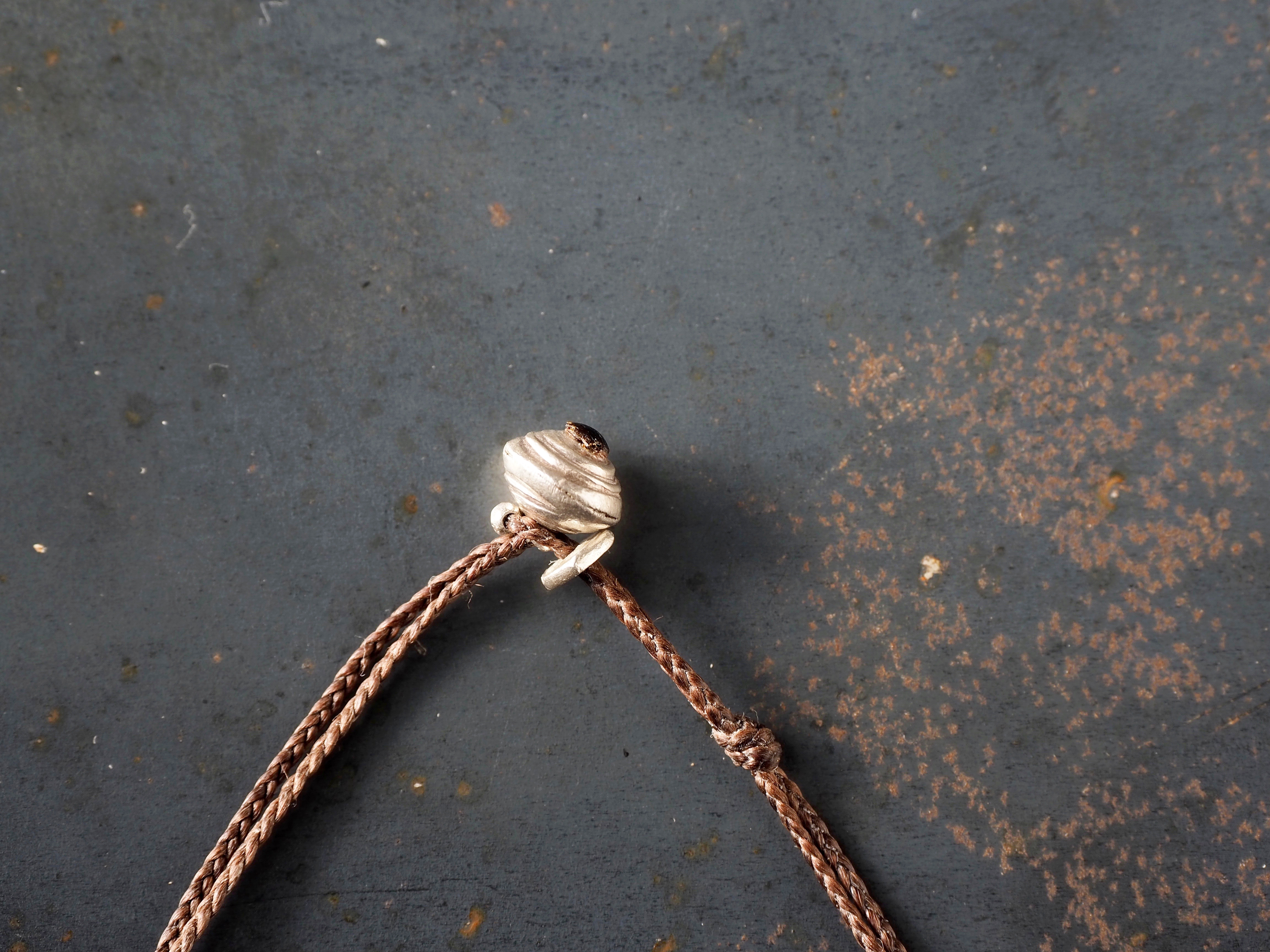 インド・オールドシルバー カレンシルバー 編み紐ダブルペンダント