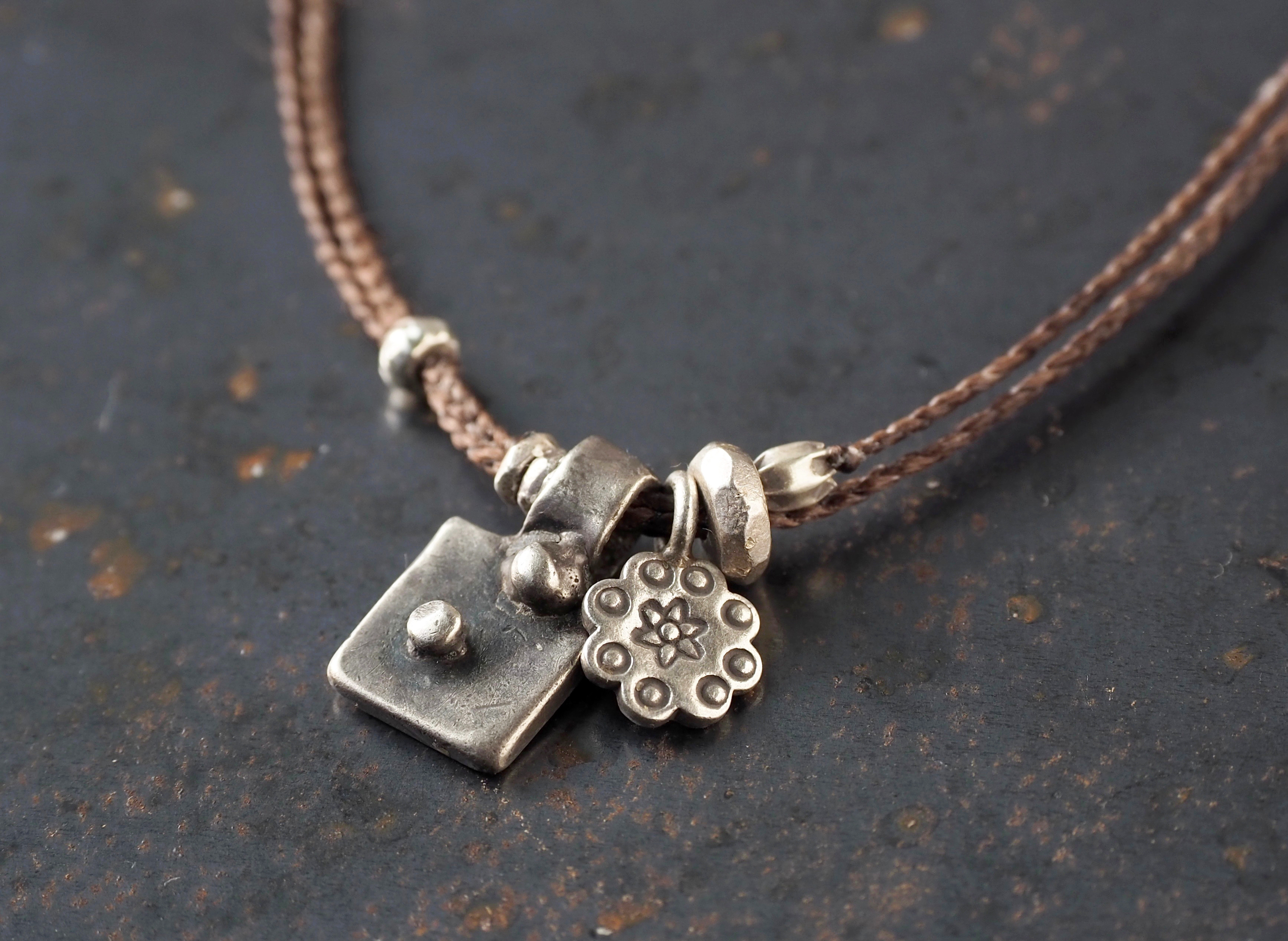 インド・オールドシルバー カレンシルバー 編み紐ダブルペンダント