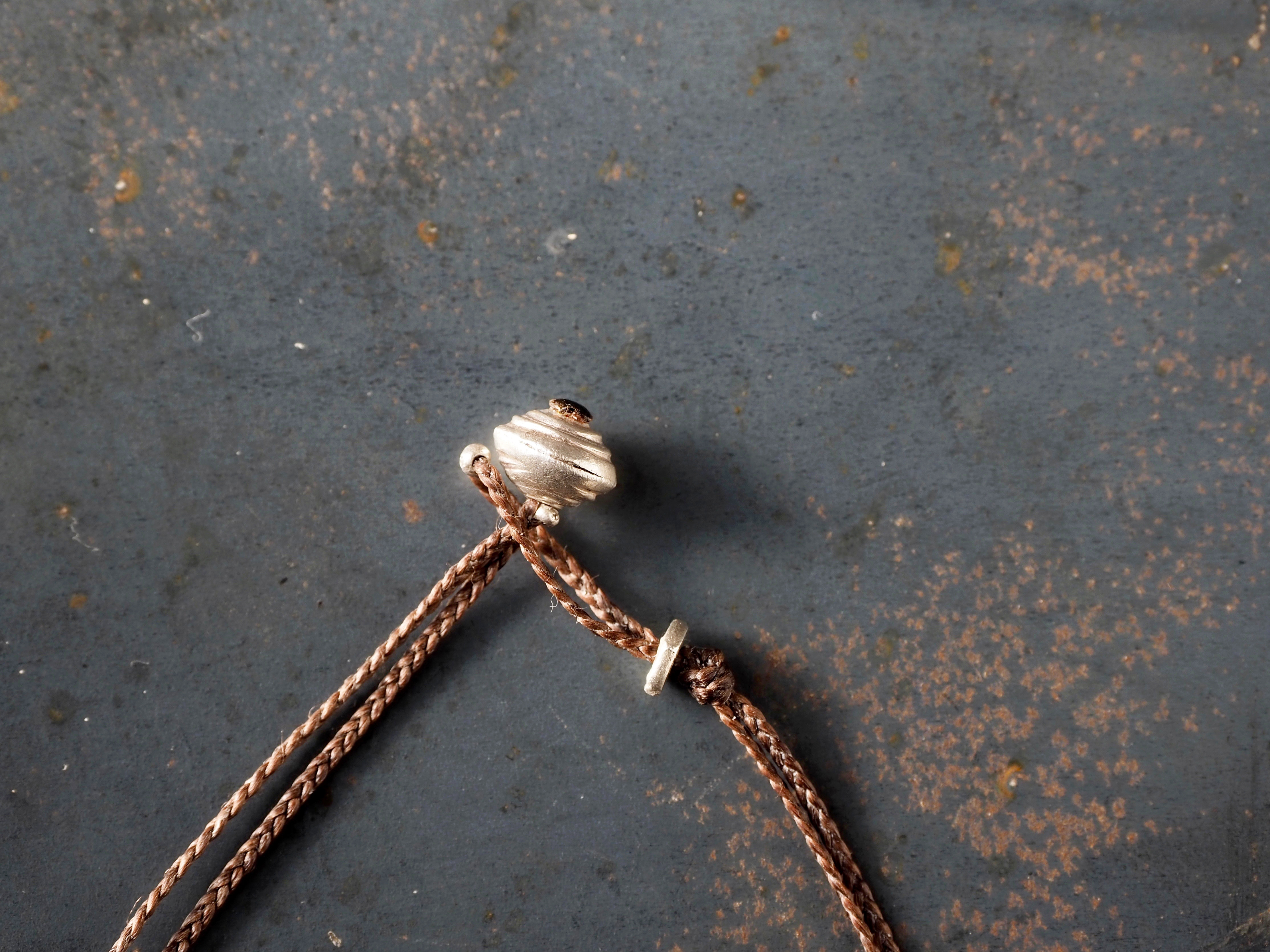 インド・オールドシルバー カレンシルバー 編み紐ダブルペンダント