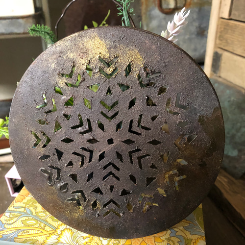 さび風黒皮鉄のリメ缶、ガーデン缶、ブリキ、多肉植物