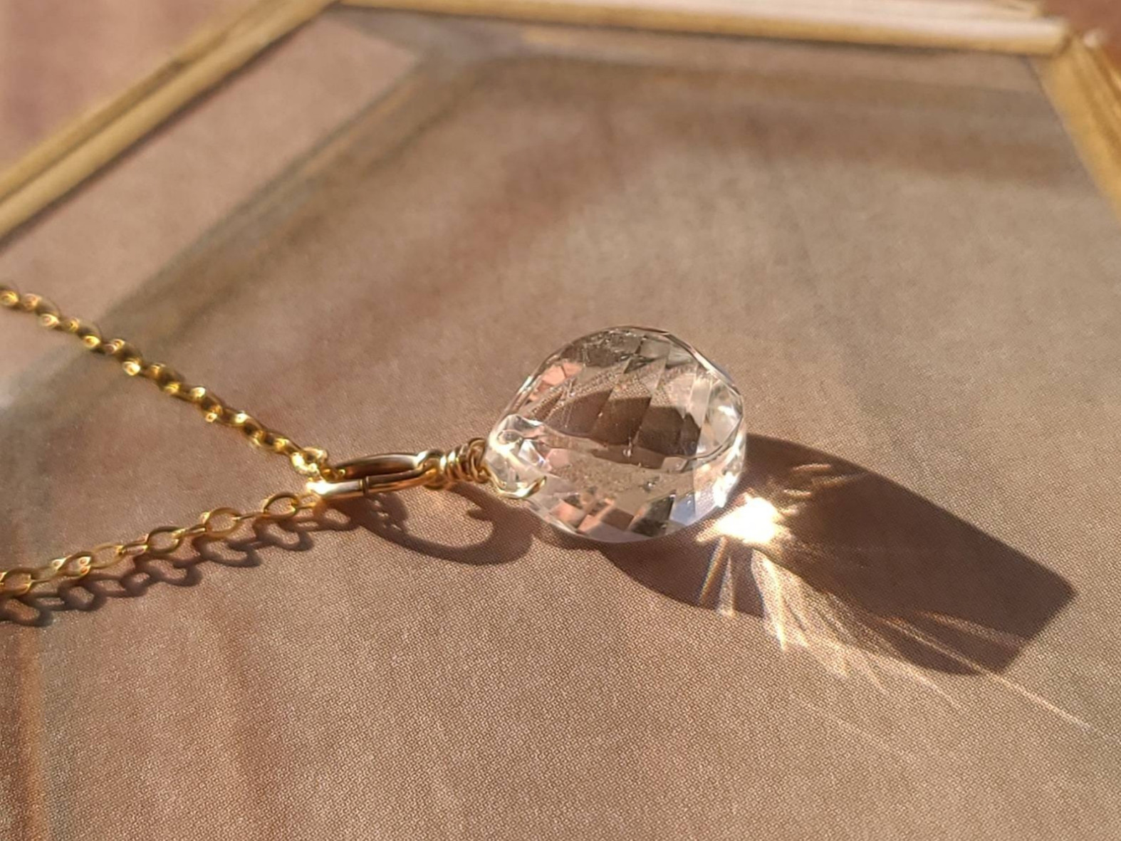 天然石 14kgf 宝石質大粒クリスタルの一粒ネックレス　シンプル　金属アレルギー対応