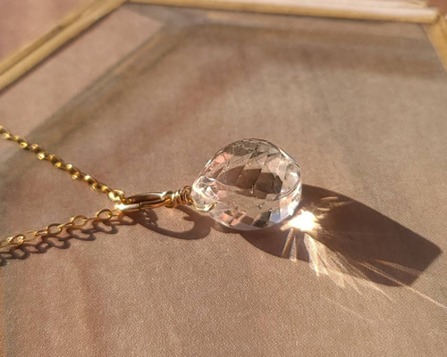 天然石 14kgf 宝石質大粒クリスタルの一粒ネックレス シンプル 金属