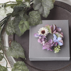 アーティシャルフラワーブーケ　コサージュ アーティフィシャルフラワーのリースコサージュ／ブローチ