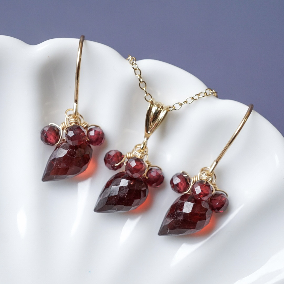 【お得セット】「真っ赤な果実」ガーネット 14kgf ピアス イヤリング ネックレス 天然石 1月 誕生石 赤 軽い