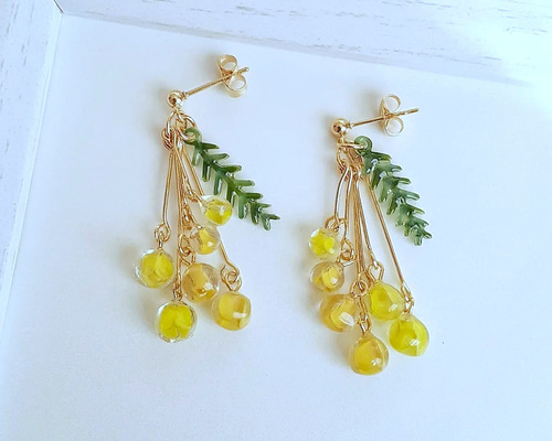 【ハンドメイド】052 アリッサムとミモザとスターチスのピアス/イヤリング ハンドメイド】052 アリッサムとミモザとスターチスのピアス