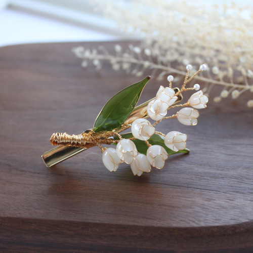 スズランのヘアクリップ 手作りの銅線樹脂のヘアアクセサリー ヘア