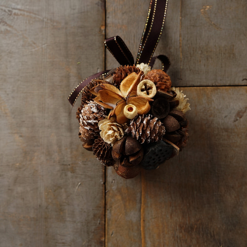 針葉樹と木ノ実のフラワーボール☆ボールリース☆クリスマス クリスマス リース 即日出荷 送料無料 ドライフラワーや木の実のボール