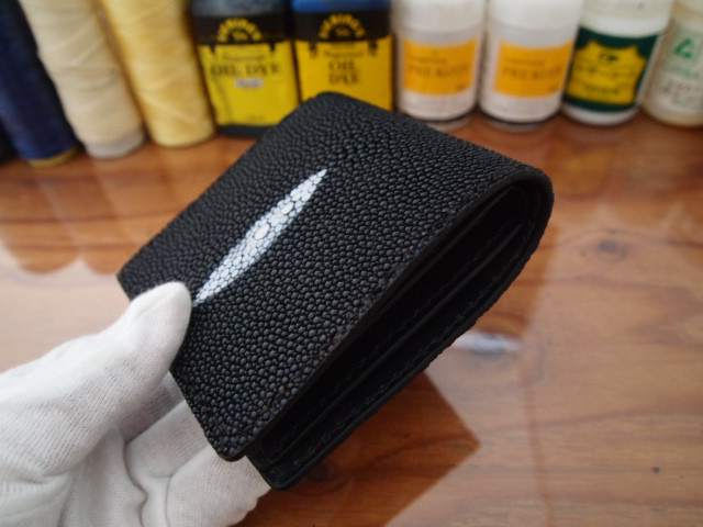 【オーダー】スティングレイで作る手縫いのカード入れショートウォレット