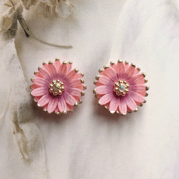 ガーベラ ピアス・イヤリング＊ピンク ピアス（スタッド・一粒