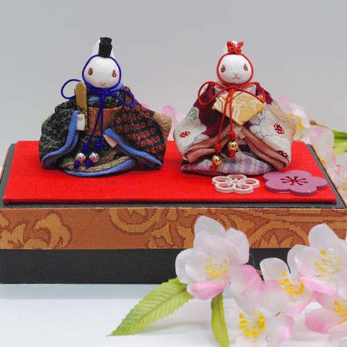 もも　おばあちゃんのハンドメイド　ペアのアンティーク着物うさぎ人形　雛人形 縮緬細工 うさぎ雛人形振袖ハンドメイド リメイク