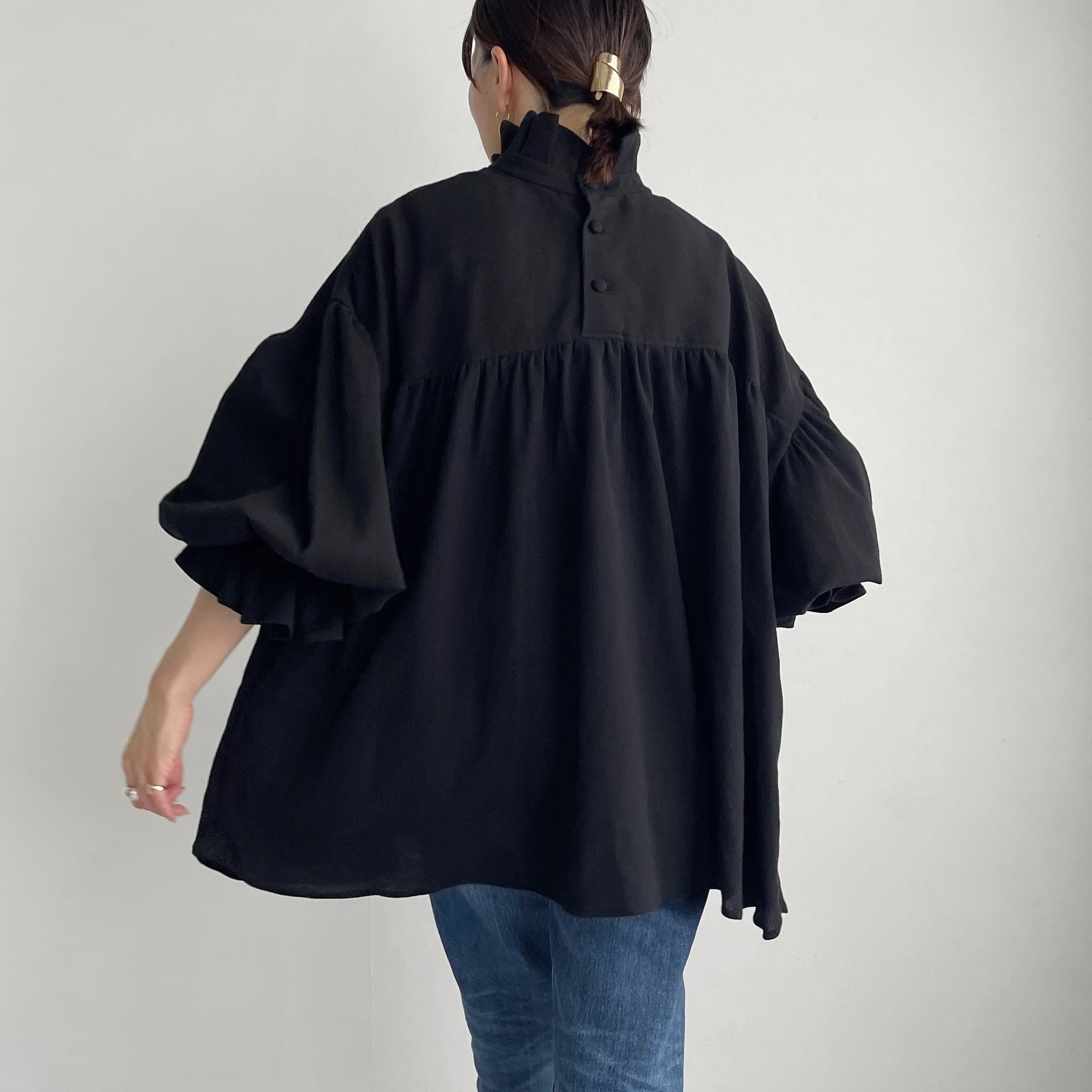 フリルネックキャンディースリーブブラウス(black)