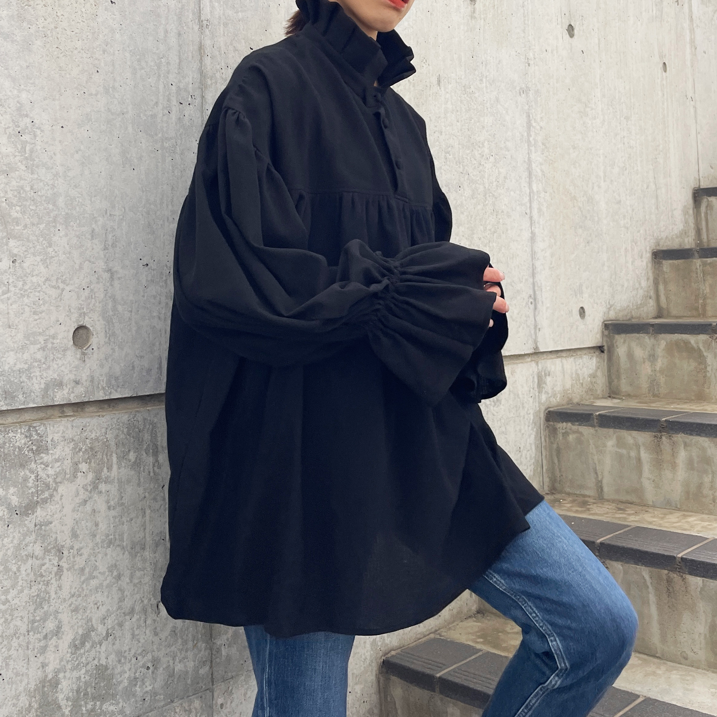 フリルネックキャンディースリーブブラウス(black)