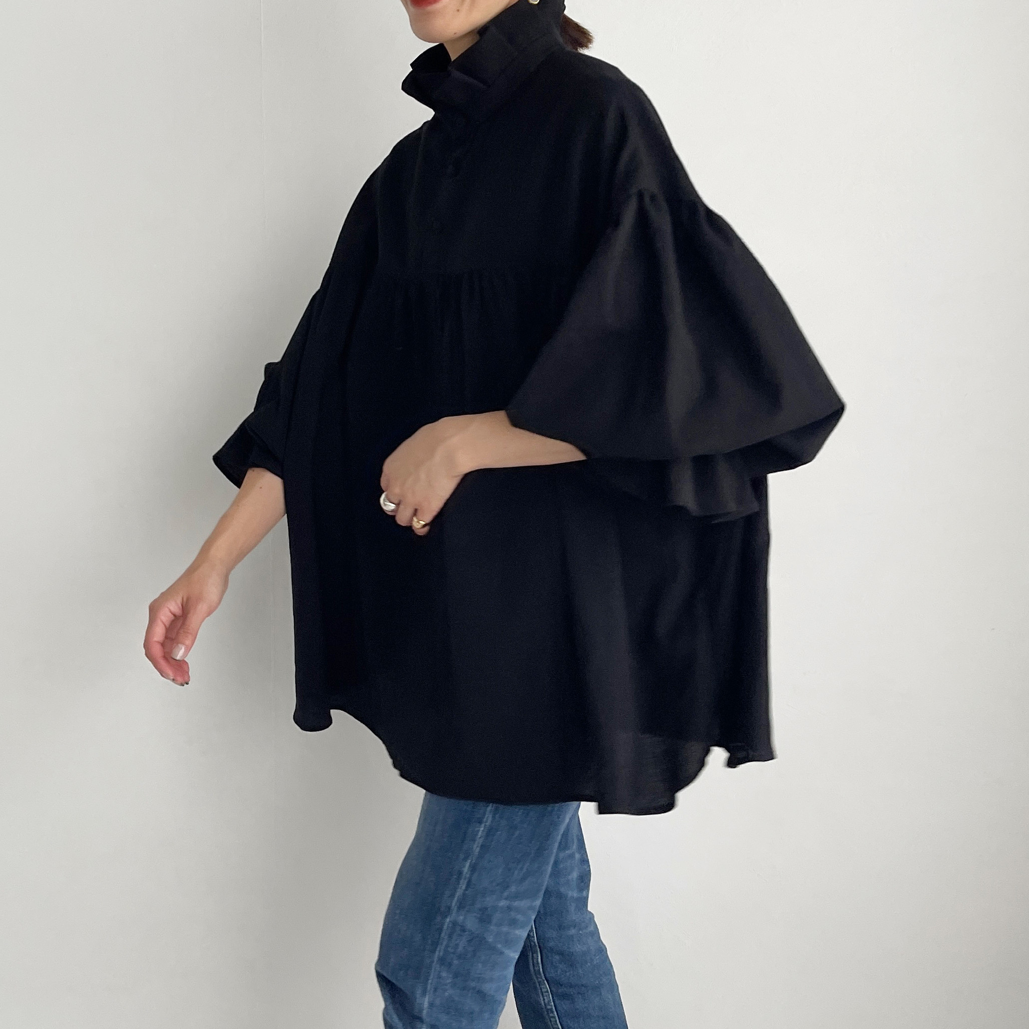 フリルネックキャンディースリーブブラウス(black)