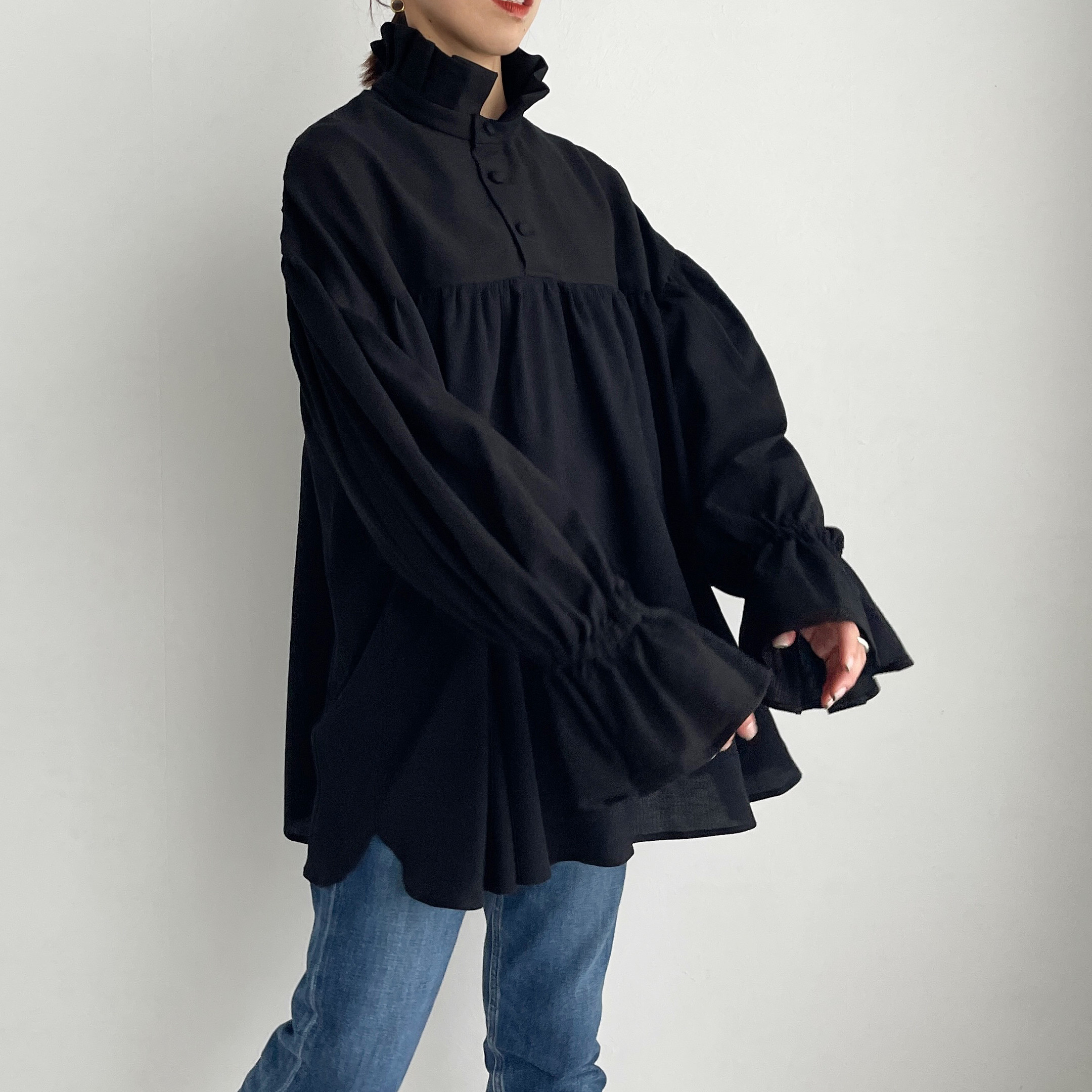 フリルネックキャンディースリーブブラウス(black)