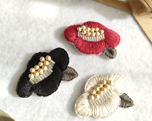 アビステ*花ブローチ*ビンテージ*椿 ピンク椿のビーズ刺繍ブローチ ブローチ かなちゃん手刺繍工房