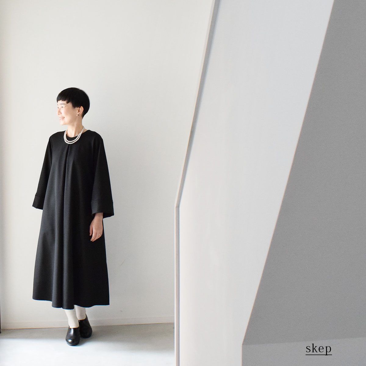 前後タックワンピース（長袖）：黒［OP23LSBK］