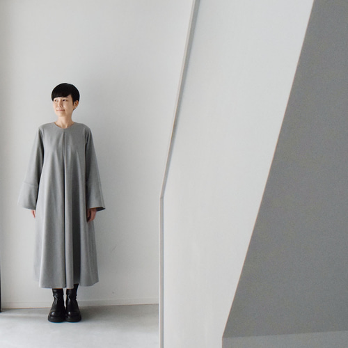 前後タックワンピース（長袖）：グレー［OP23LSGY］ ワンピース skep