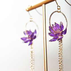 蓮の花 ピアス 紫 透明 手作り 銅線 樹脂 ピアス イヤークリップ 3枚目の画像
