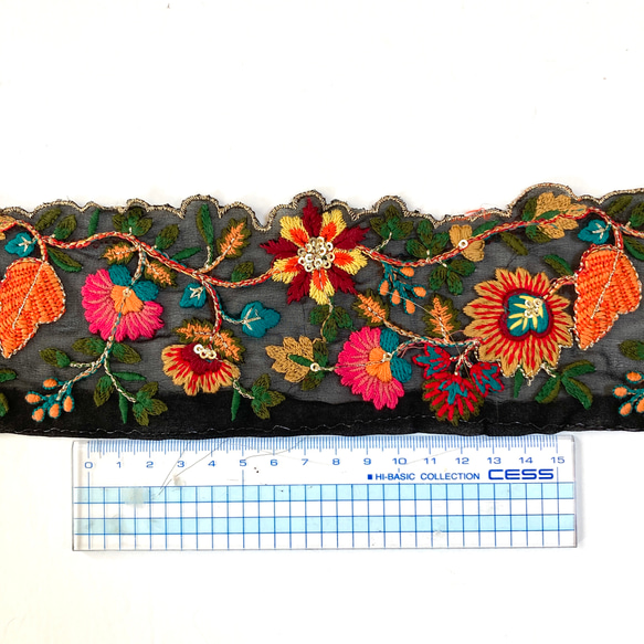 インド刺繍リボン　NO,82 インド　サリーボーダー　刺繍　生地　布　素材　テープ　小物 5枚目の画像