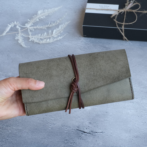 【ご予約分】新品　stitch&amp;sewの長財布　グレー　北欧暮らしの道具店 スリムに見えて収納上手」L字ファスナーの長財布 - 北欧、暮らしの道具店