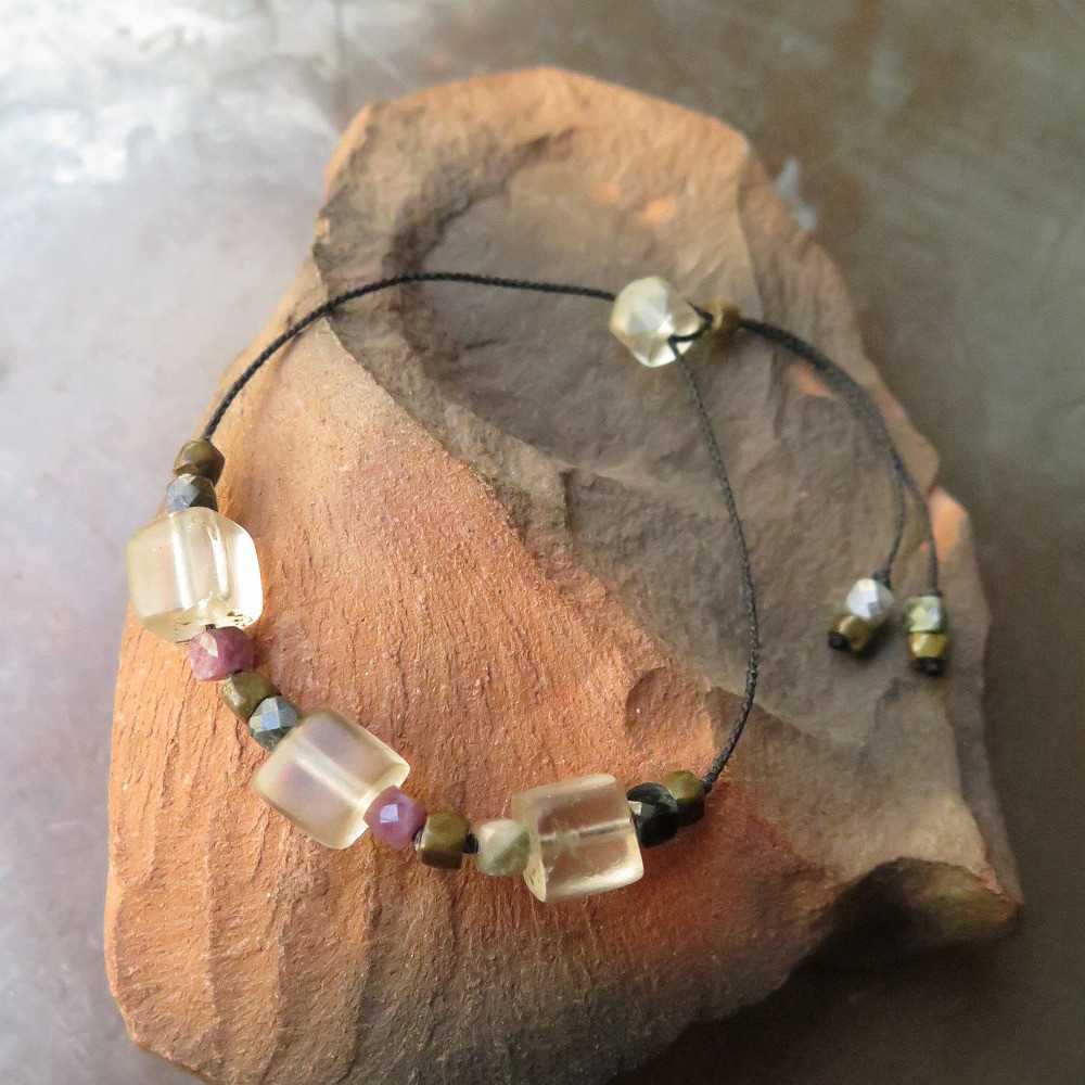 アンティーク　オリッサブラス　＆　スクエアビーズ　＋　トルマリン　ブレスレット　百世 momotose（東）