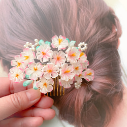 《つまみ細工》手染め 満開の桜の髪飾り(コーム .シルク) 5枚目の画像