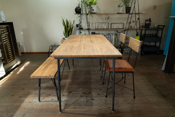 【送料無料】【セット割引】PINE DINING TABLE SET(テーブル1500、本革椅子2脚、ベンチ1200) 1枚目の画像