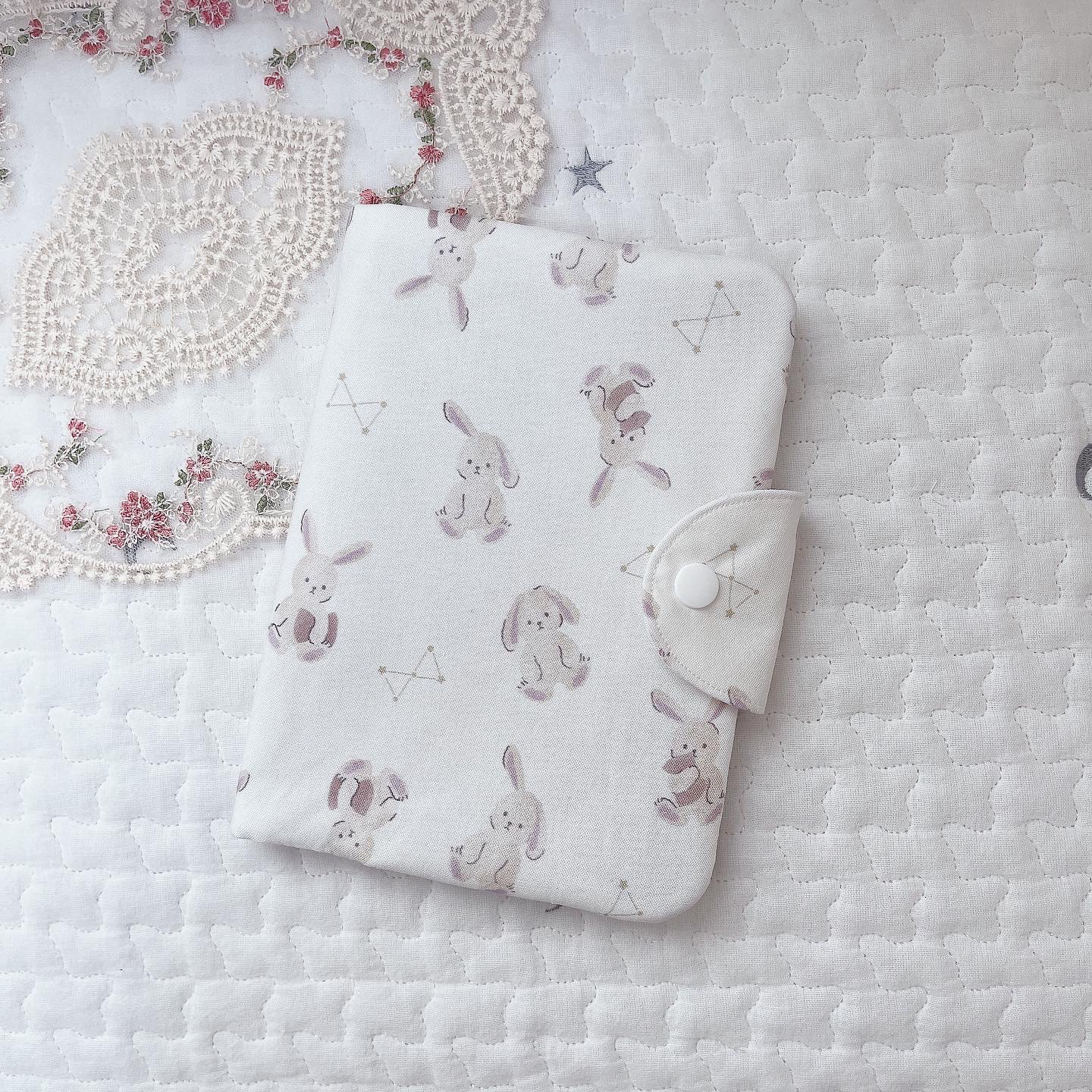 familiar 母子手帳ケース くま・ウサギ刺繍 familiar 母子手帳ケース くま・ウサギ刺繍 - メルカリ