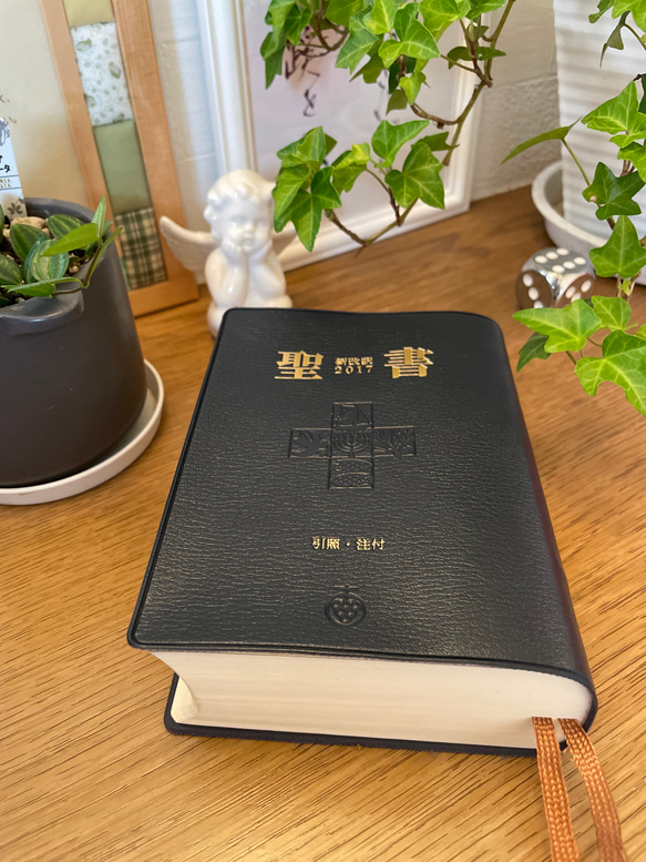 受注見本　本革ハンドメイド新改訳中型版聖書カバー／ブックカバー 6枚目の画像