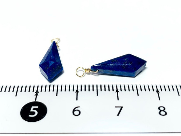 【天然石チャーム】ラピスラズリ　変形ダイヤカット ２個 14kgf　ハンドメイド素材 4枚目の画像