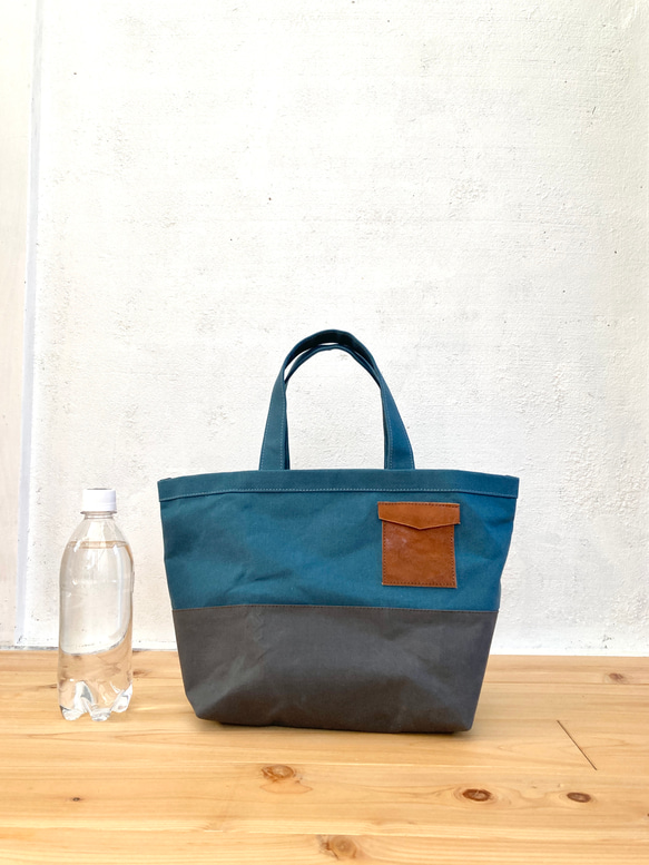 パラフィン帆布の中くらいの鞄(青鈍色×グレー) 5枚目の画像