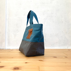 パラフィン帆布の中くらいの鞄(青鈍色×グレー) 3枚目の画像