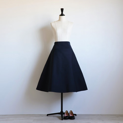 [售罄！ ] 形狀恢復材質喇叭裙[長長][深藍] 第2張的照片