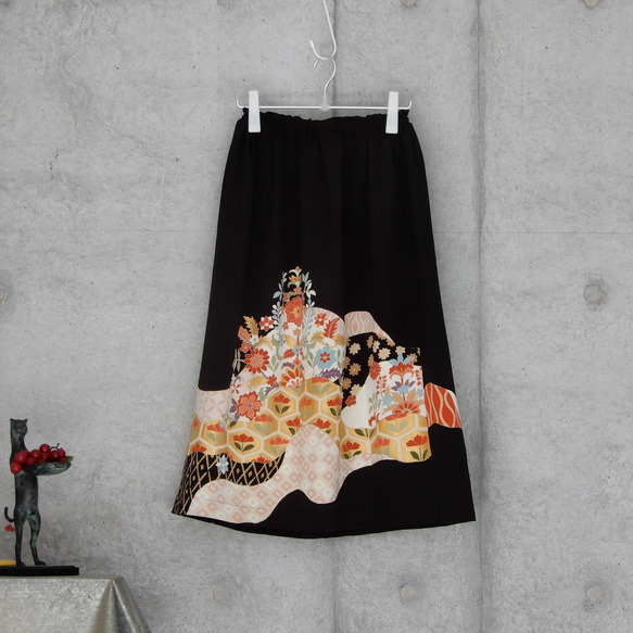 着物リメイク　黒留スカート/ フリーサイズ 2枚目の画像
