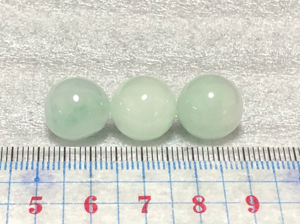 氷質翡翠ビーズ　淡いグリーン　13ミリ　1玉 7枚目の画像