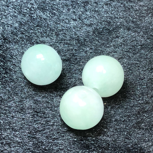 氷質翡翠ビーズ 淡いグリーン 13ミリ 1玉 ビーズ blowmam 通販  