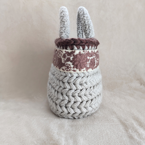 注目のブランド ◈刺繍リボンをポイントに～毛糸バッグ◈かぎ針編み その他