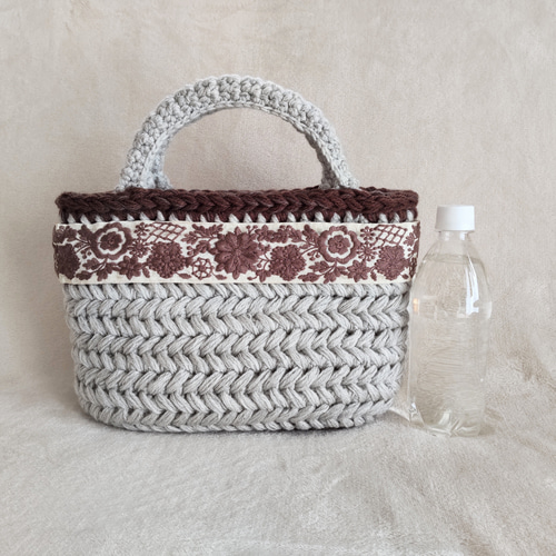 ◈刺繍リボンをポイントに~毛糸バッグ◈かぎ針編み ◈刺繍リボンをポイントに~毛糸バッグ◈かぎ針編み