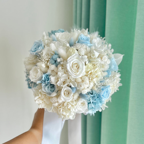 ウェディングブーケとブートニアにセット♡ブルーローズ♡前撮り♡挙式♡ ウェディングブーケとブートニアのセット♡ガーベラブーケ♡前